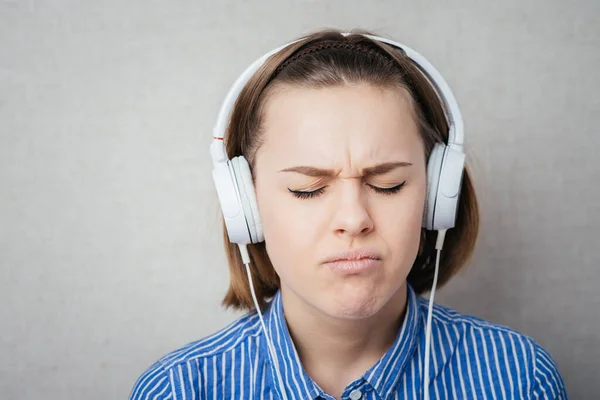 Menina Com Olhos Fechados Fones Ouvido — Fotografia de Stock