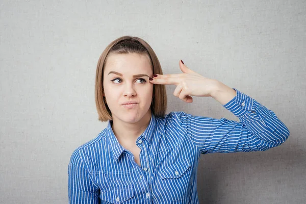 Meisje Toont Handen Een Pistool — Stockfoto