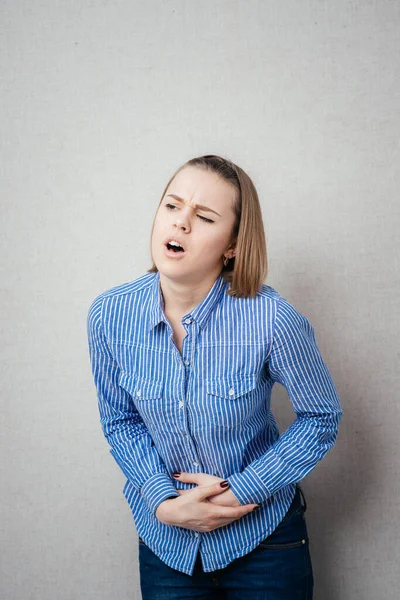 Mujer Joven Chica Casual Está Teniendo Dolor Estómago —  Fotos de Stock