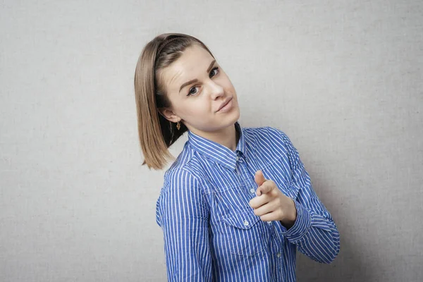 Chica Señalando Dedo Para Alguien — Foto de Stock