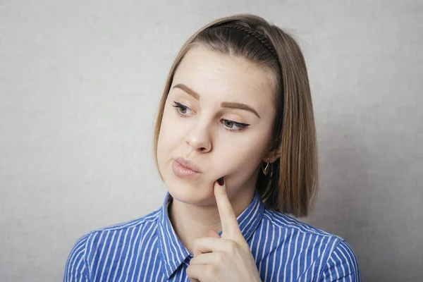 Chica Pensó Puso Dedo Sus Labios — Foto de Stock