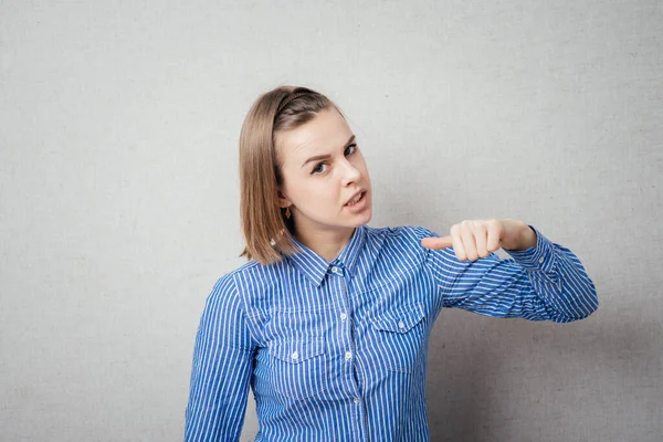 Ragazza Dubita Seleziona Pollice — Foto Stock