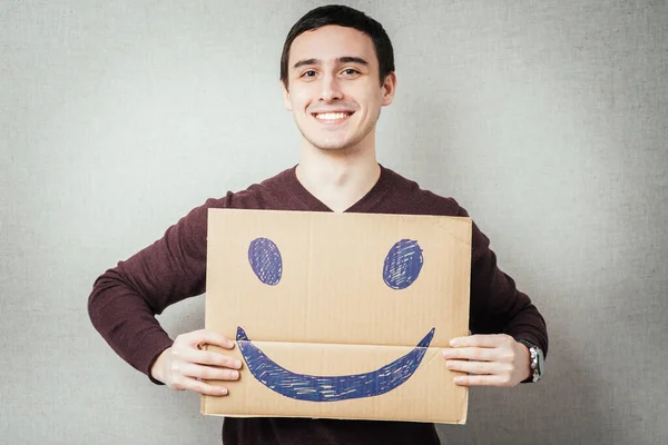 Hombre Sosteniendo Una Foto Con Una Sonrisa Alegre — Foto de Stock