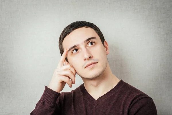 Man Poserar Foto Studio Bakgrund — Stockfoto