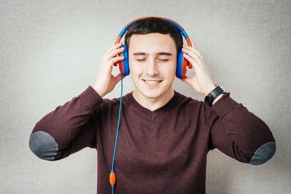 Άνθρωπος Που Ακούει Μουσική Ακουστικά Και Χορό — Φωτογραφία Αρχείου
