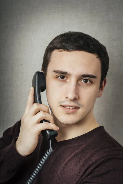 Retrato Empresário Sorridente Telefone Seu Escritório — Fotografia de Stock