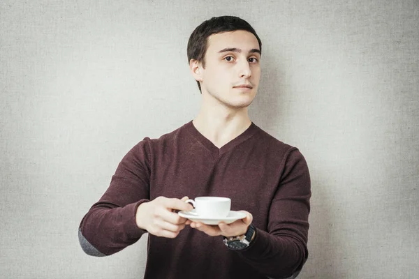 Jeune Homme Offre Une Tasse Espresso — Photo