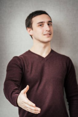 Adam tokalaşmayı teklif ediyor 