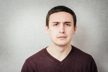 Üzgün suratlı adam