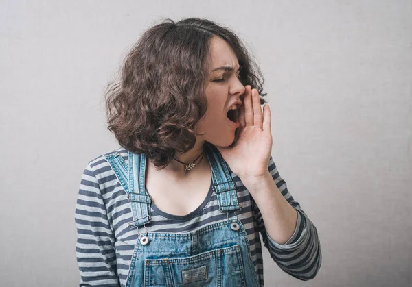 Meisje Bellen Iemand Gekleed Overalls — Stockfoto