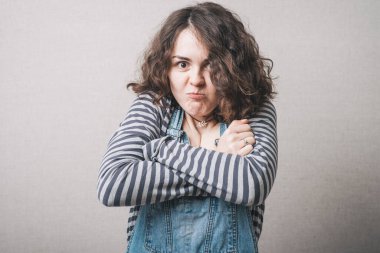 Kızgın kız stüdyo geçmişine karşı