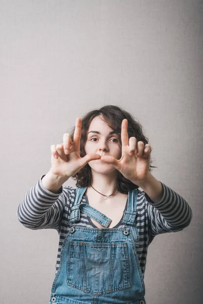 Κορίτσι Κάνει Πλαίσιο Χέρι — Φωτογραφία Αρχείου