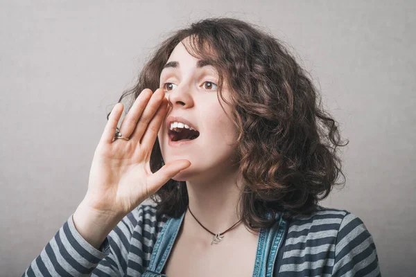 Een Vrouw Maakt Een Gebaar Door Iemand Met Hand Buurt — Stockfoto