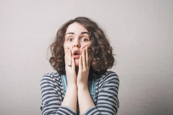 Mujer Pensó Triste Pensando Emociones Miedo Sobre Fondo Gris —  Fotos de Stock