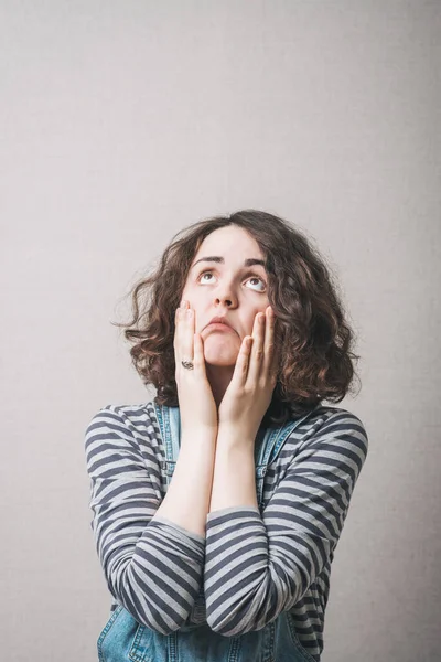 Mujer Triste Mirando Hacia Arriba Con Las Manos Las Mejillas — Foto de Stock