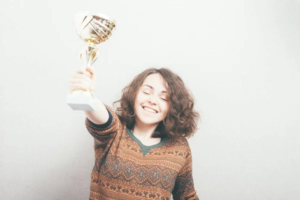 Meisje Met Een Prijs Trofee — Stockfoto