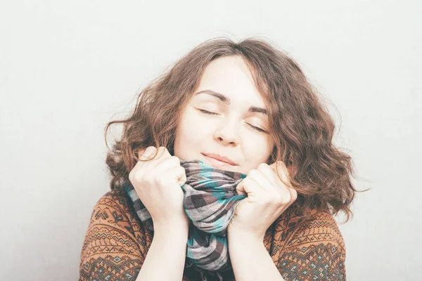 Ragazza Freddo Con Una Sciarpa — Foto Stock