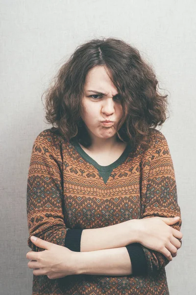 Mujer Enojado Contra Fondo Estudio — Foto de Stock