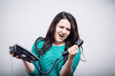 Sabit telefonlardan kız