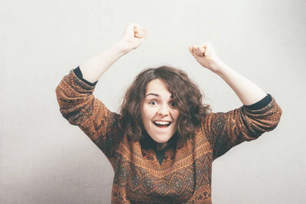 Mulher Feliz Contra Fundo Estúdio — Fotografia de Stock