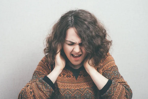 Dolor Cabeza Mujer Contra Fondo Estudio — Foto de Stock