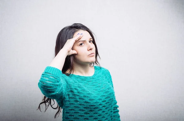 Mulher Olhando Para Distância — Fotografia de Stock