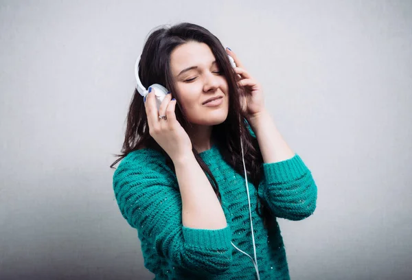 Chica Escuchando Música Los Auriculares —  Fotos de Stock