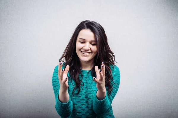 Chica Sosteniendo Sus Manos Algo Invisible —  Fotos de Stock