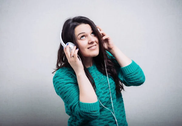 Chica Escuchando Música Los Auriculares —  Fotos de Stock