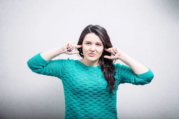 Girl Covers His Ears — Stock Photo, Image