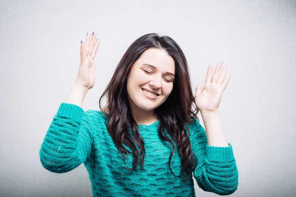 Chica Feliz Con Los Brazos Levantados — Foto de Stock