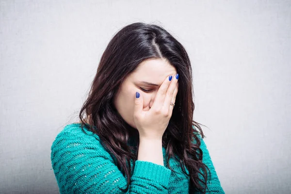 Cute Girl Covers His Face — Stock Photo, Image