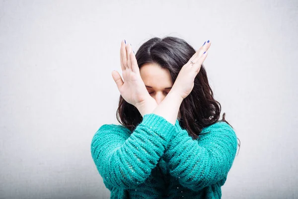 Hübsches Mädchen Zeigt Pause — Stockfoto