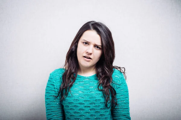 Retrato Uma Menina Morena Bonito Ofendido — Fotografia de Stock