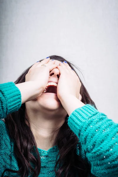 Chica Guapa Histeria Cubre Cara — Foto de Stock