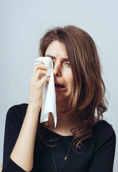 Eine Traurige Schöne Frau Weint — Stockfoto