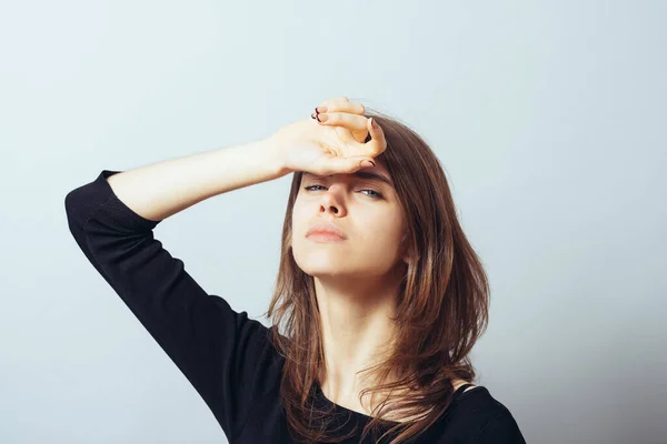 Porträt Eines Jungen Mädchens Mit Kopfschmerzen — Stockfoto