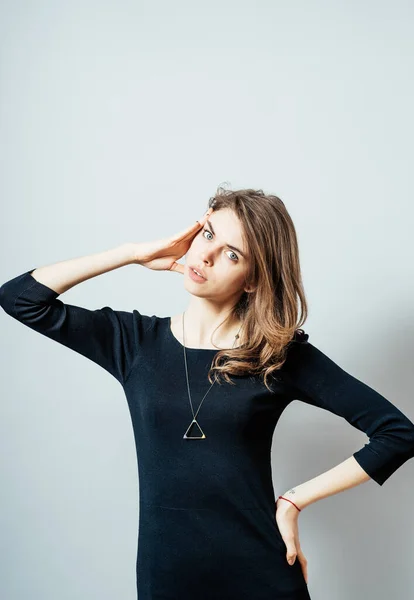 Porträt Eines Jungen Mädchens Mit Kopfschmerzen — Stockfoto