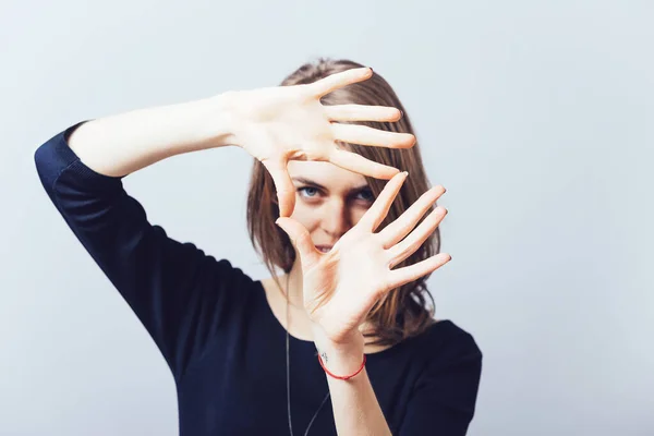 Chica Haciendo Marco Mano — Foto de Stock