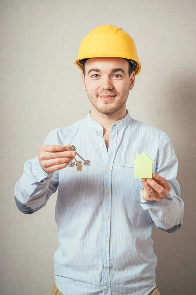 Chave Casa Handhouse Chave Mão Cara Capacete Segurando — Fotografia de Stock