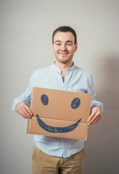 Hombre Sosteniendo Una Foto Con Una Sonrisa Alegre —  Fotos de Stock