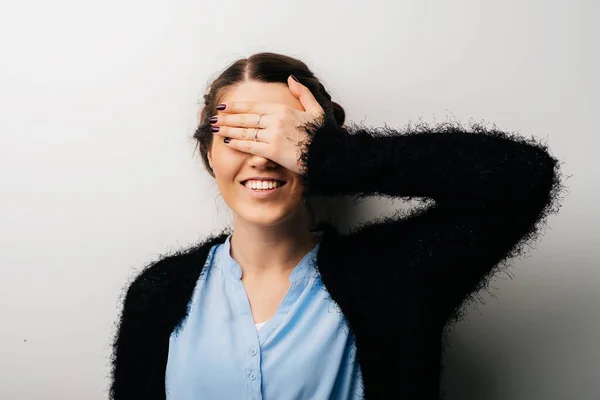 Menina Fecha Olhos — Fotografia de Stock