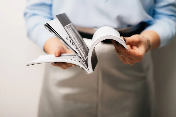 Girl Reading Magazine Isolated White Background — Stock Photo, Image