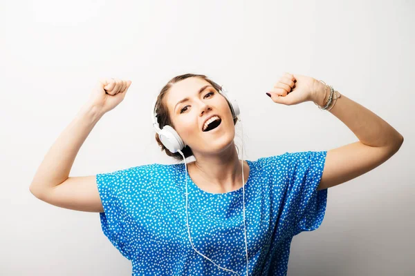 Meisje Luisteren Naar Muziek Hoofdtelefoon — Stockfoto