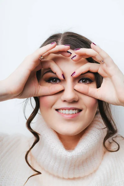 Joven Chica Haciendo Gesto Gafas — Foto de Stock