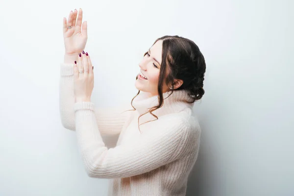 Attractive Young Woman Clapping Her Hands Smiling — Stock Photo, Image