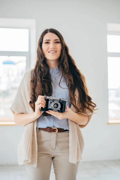 White Background Young Girl Long Hair Old Camera — Stock Photo, Image