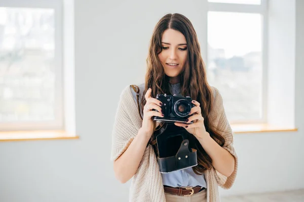 Close Portrait Girl Photocamera — Stock Photo, Image