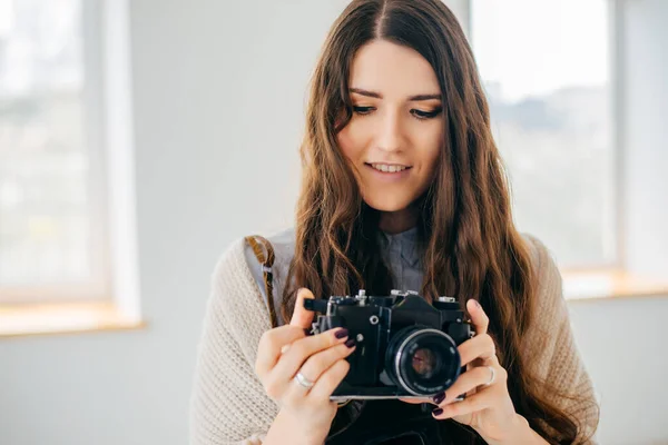 Close Portrait Girl Photocamera — Stock Photo, Image
