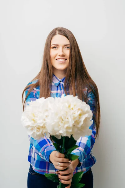 Woman Smiling Showing Flowers Isolated White Background Beautiful Fresh Young — Stock Photo, Image